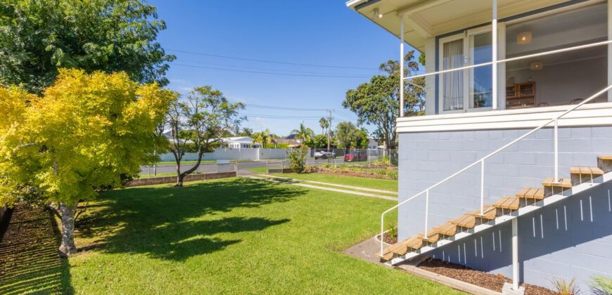 Retro Charm & Potential in Heart of Manly