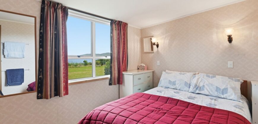 Absolute lakefront on Nisbet Terrace
