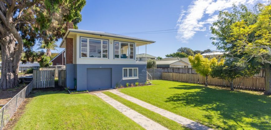 Retro Charm & Potential in Heart of Manly