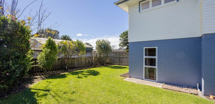 Retro Charm & Potential in Heart of Manly