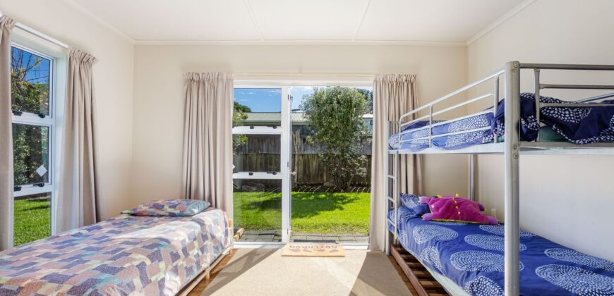Retro Charm & Potential in Heart of Manly