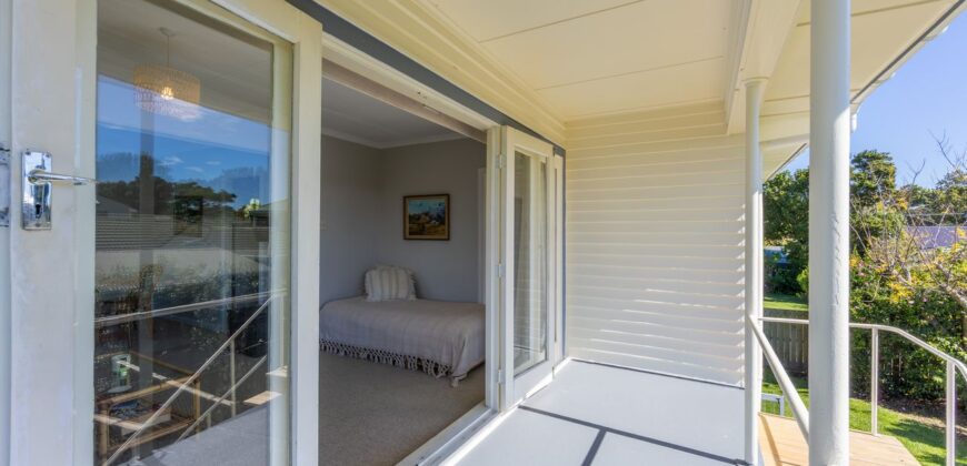 Retro Charm & Potential in Heart of Manly