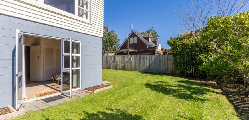 Retro Charm & Potential in Heart of Manly
