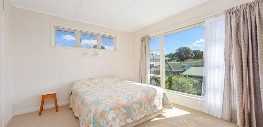 Retro Charm & Potential in Heart of Manly