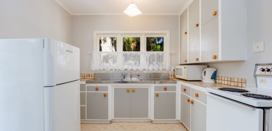Retro Charm & Potential in Heart of Manly