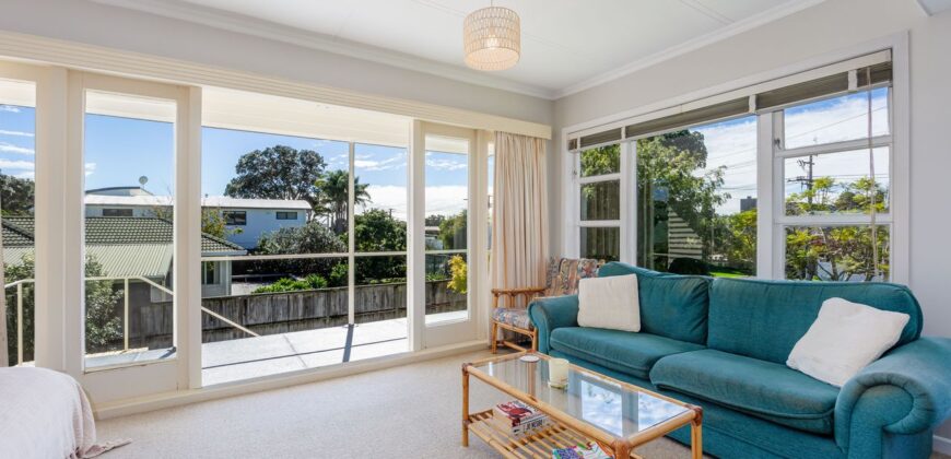 Retro Charm & Potential in Heart of Manly