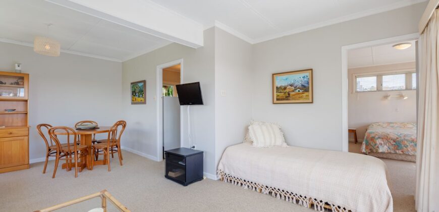 Retro Charm & Potential in Heart of Manly