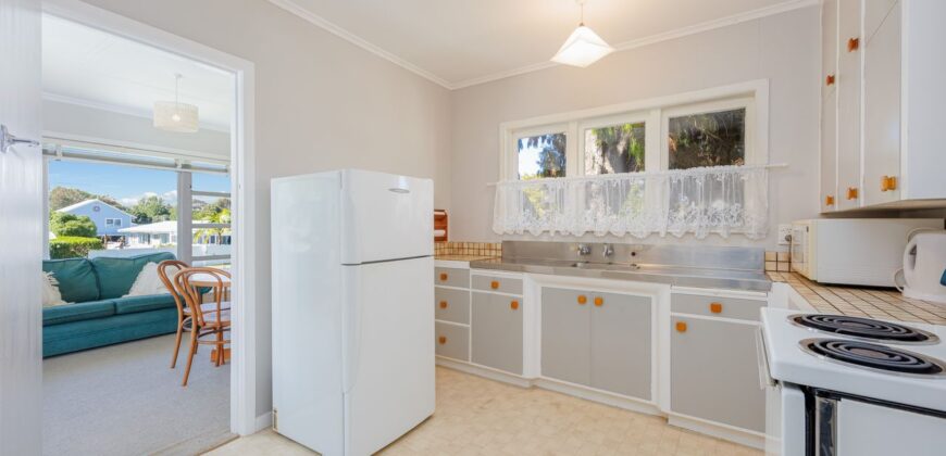 Retro Charm & Potential in Heart of Manly