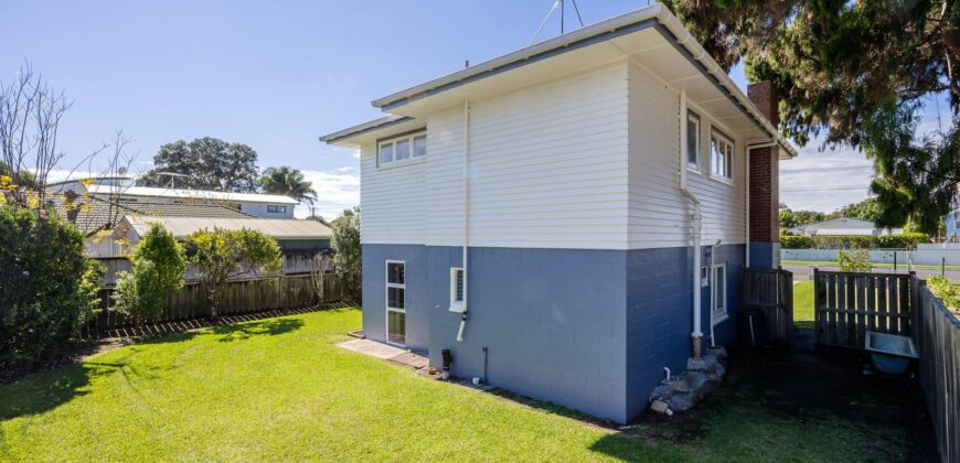 Retro Charm & Potential in Heart of Manly