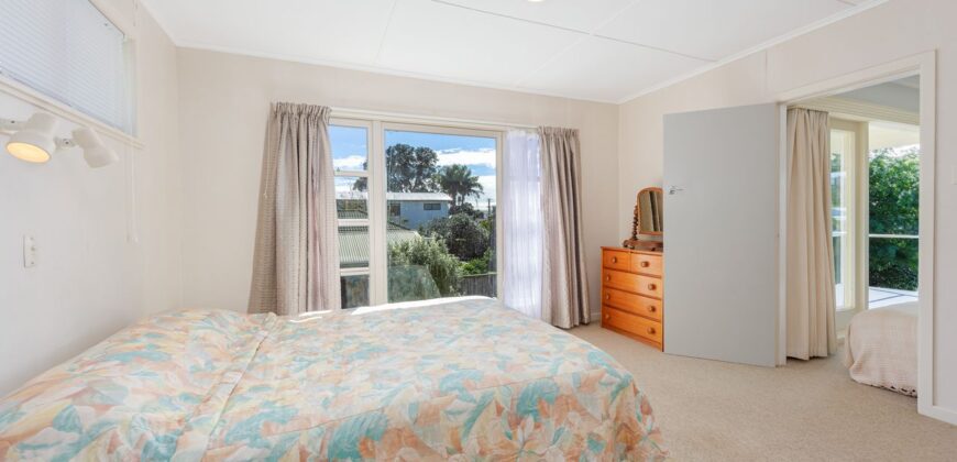 Retro Charm & Potential in Heart of Manly