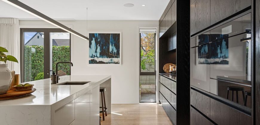 Admired Architecture, Elite location